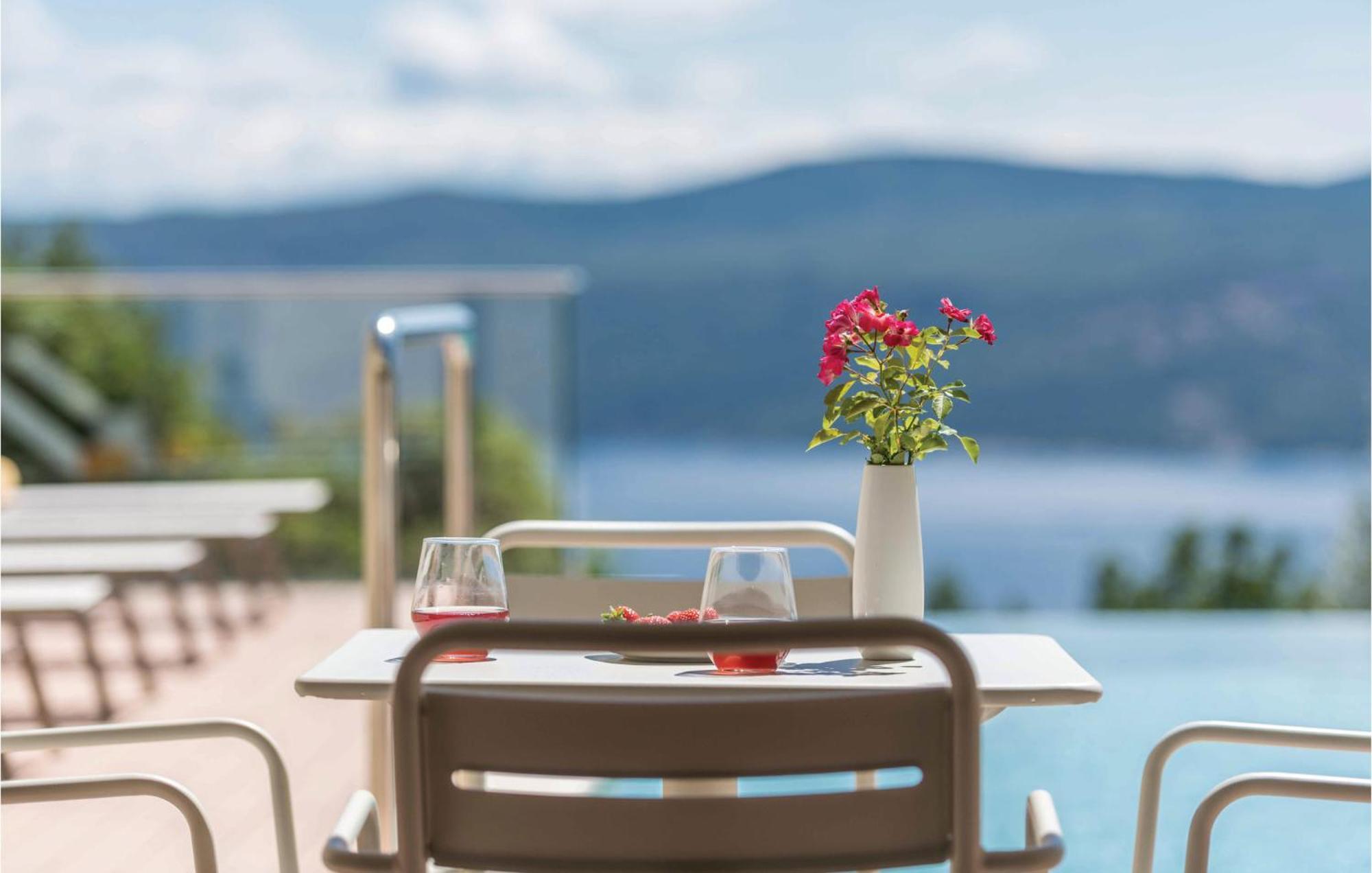 Nice Apartment In Plomin With Jacuzzi Exterior foto