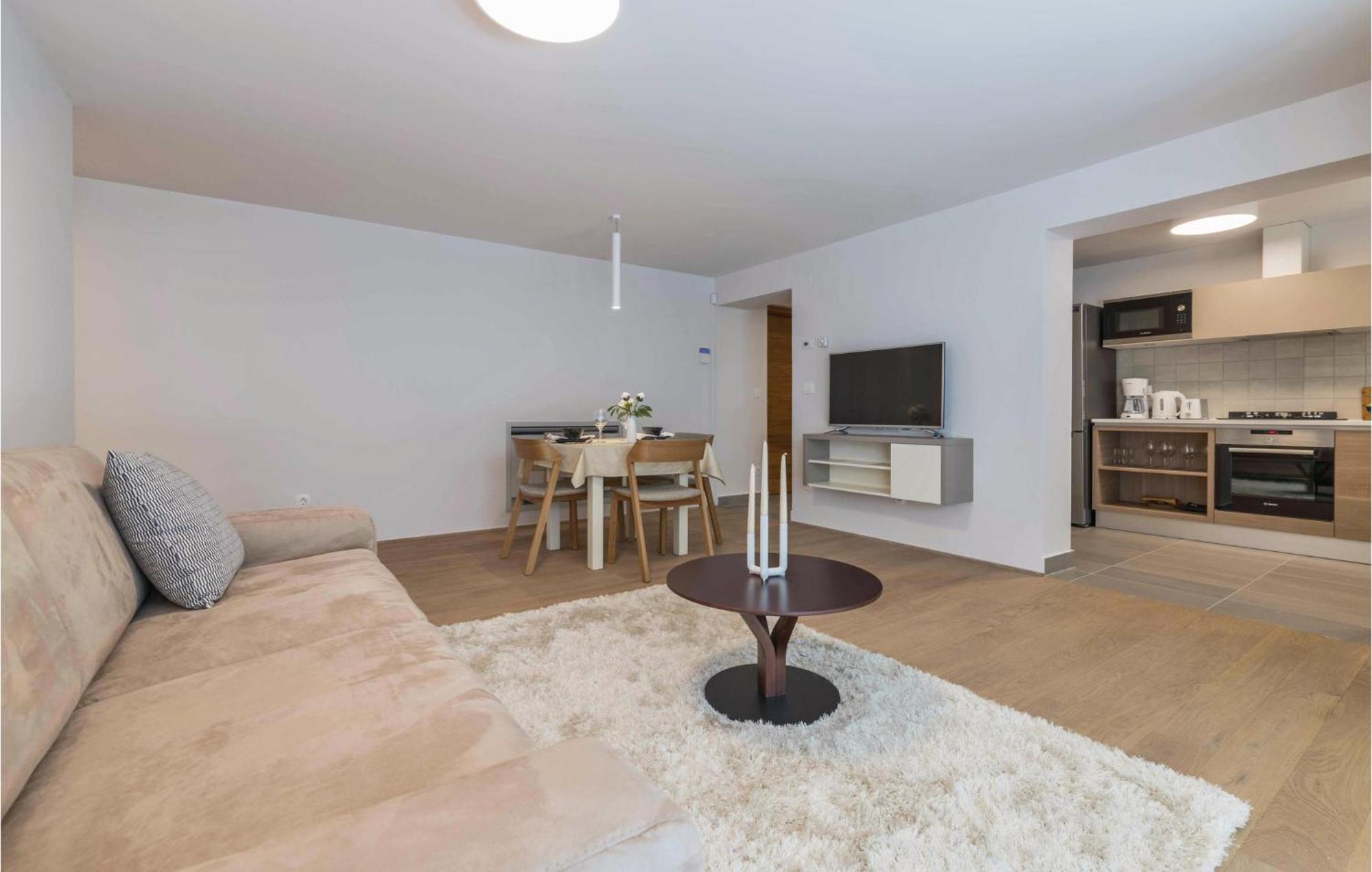 Nice Apartment In Plomin With Jacuzzi Exterior foto